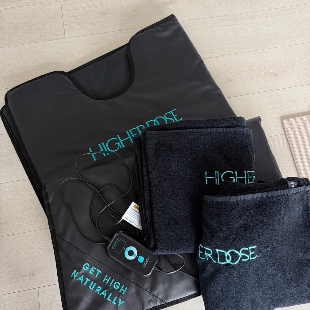 HigherDose Black Infrared Sauna Blanket + 2 Blanket Inserts